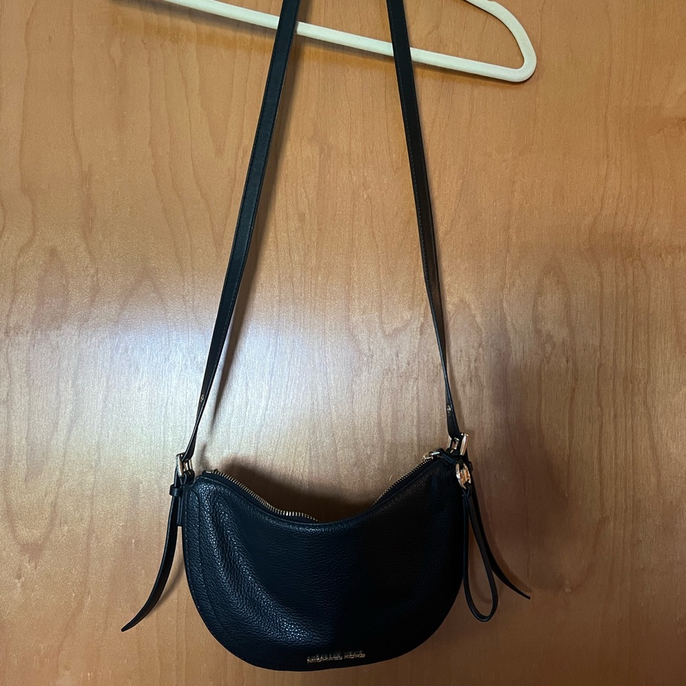 Michael Kors Black Leather Shoulder Bag with Gold Hardware - Picture 2 of 9